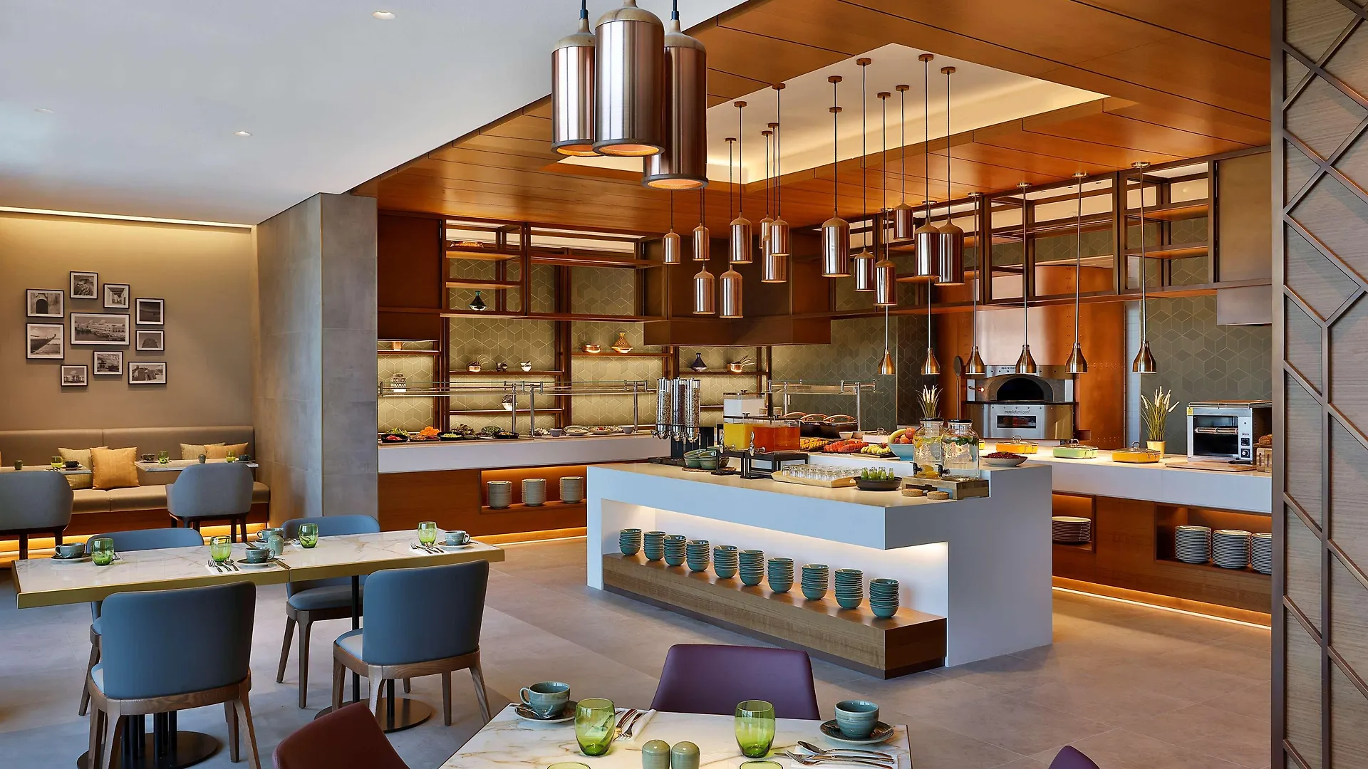Doubletree By Hilton Sharjah Waterfront Hotel And Residences