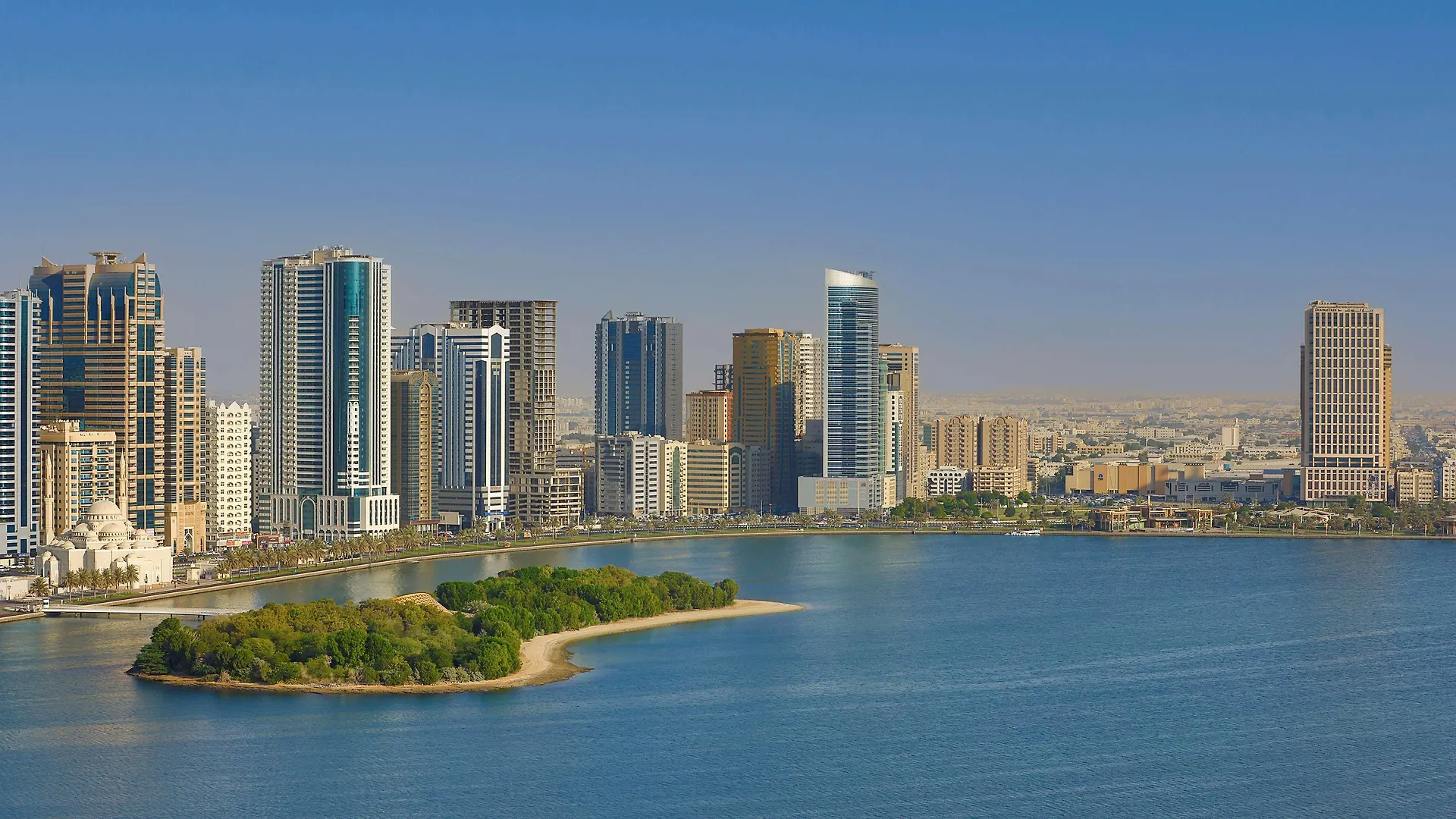 Doubletree By Hilton Sharjah Waterfront Hotel And Residences Emirati Arabi Uniti