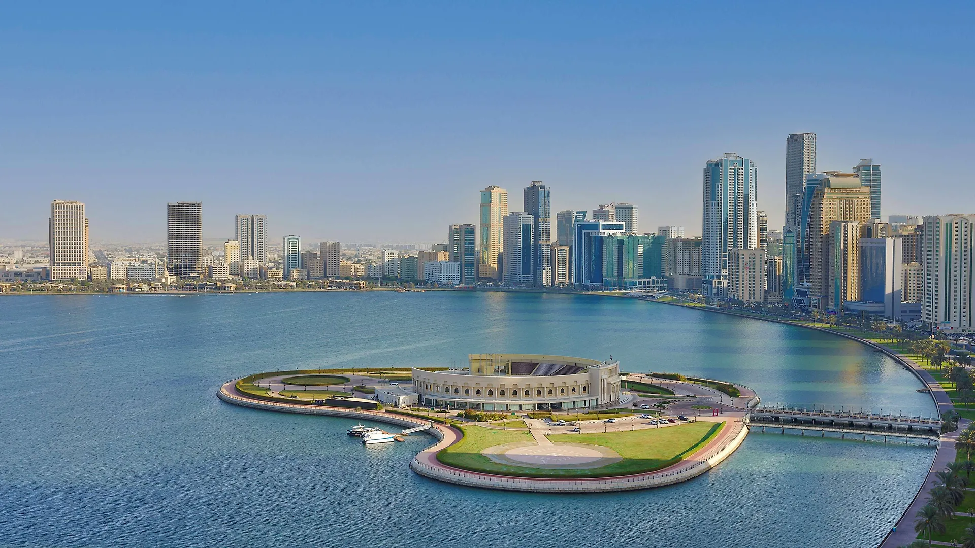 Doubletree By Hilton Sharjah Waterfront Hotel And Residences 4*,  Emirati Arabi Uniti