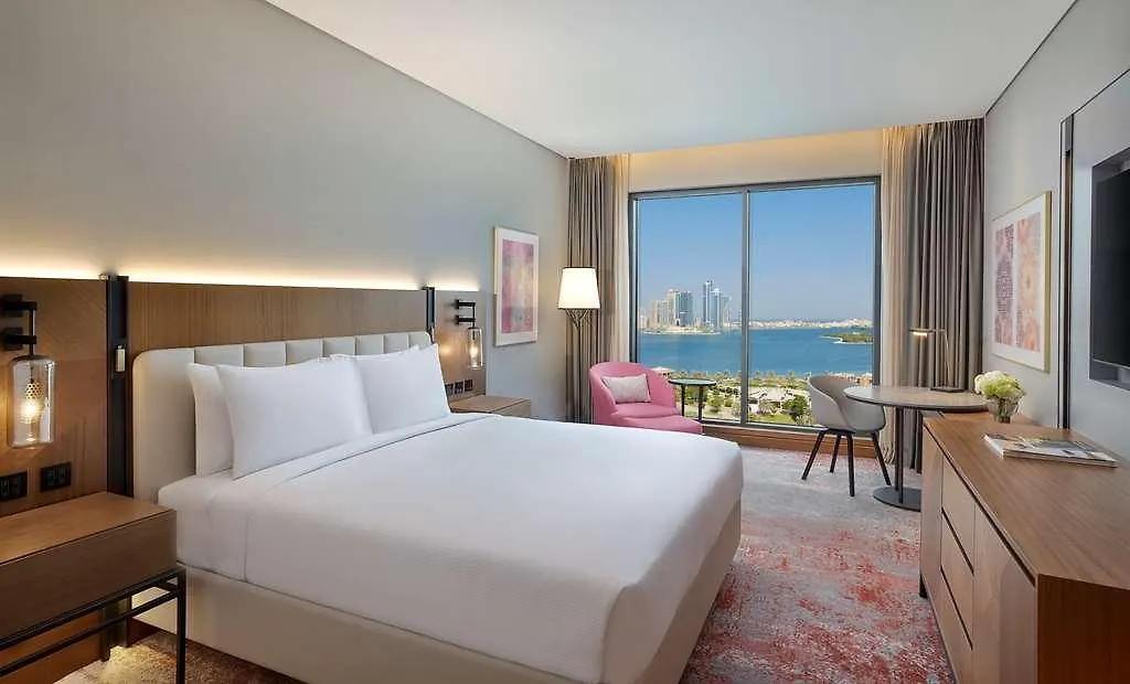Doubletree By Hilton Sharjah Waterfront Hotel And Residences 4*,
