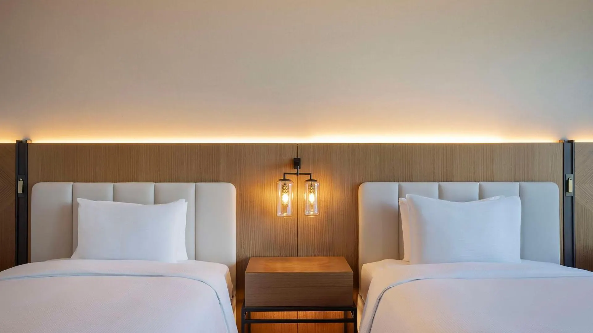 Doubletree By Hilton Sharjah Waterfront Hotel And Residences
