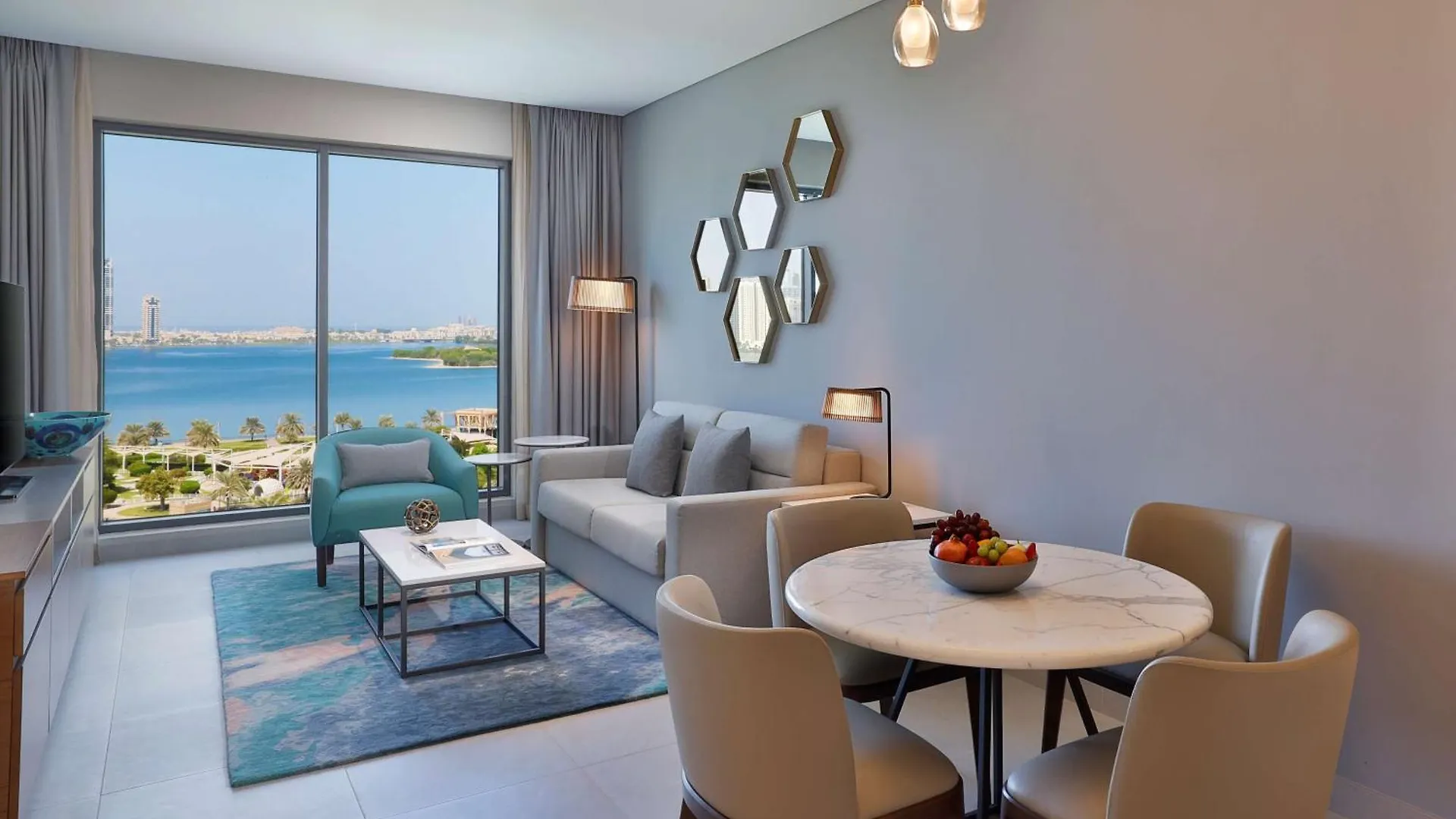 Doubletree By Hilton Sharjah Waterfront Hotel And Residences 4*,  Zjednoczone Emiraty Arabskie