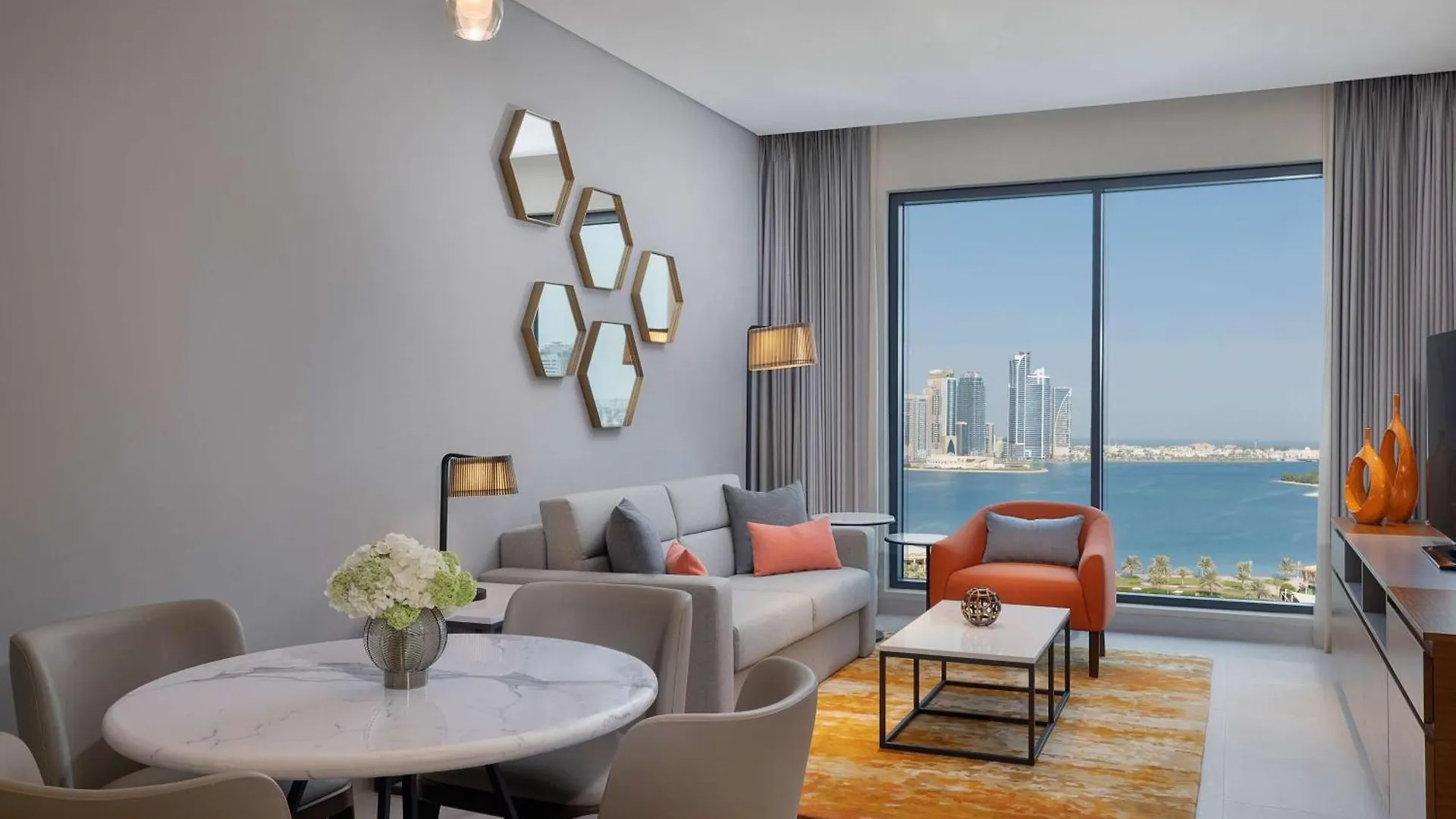 Doubletree By Hilton Sharjah Waterfront Hotel And Residences Zjednoczone Emiraty Arabskie