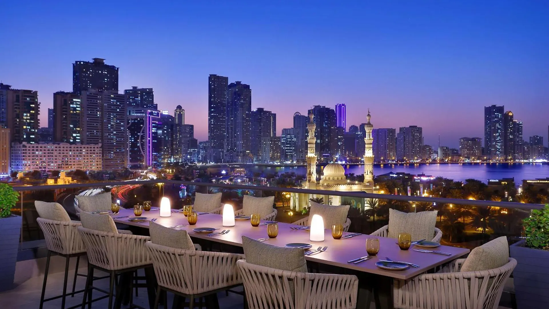 ****  Doubletree By Hilton Sharjah Waterfront Hotel And Residences Zjednoczone Emiraty Arabskie
