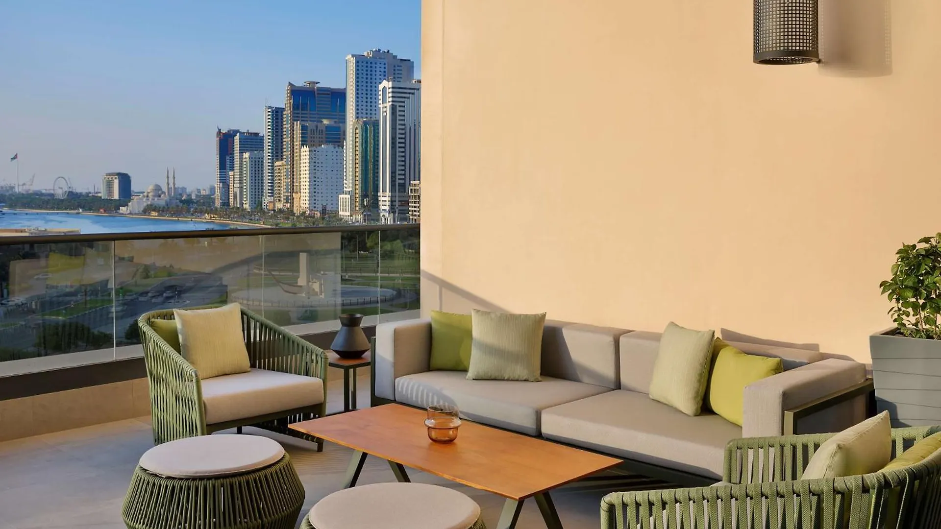 Doubletree By Hilton Sharjah Waterfront Hotel And Residences 4*,