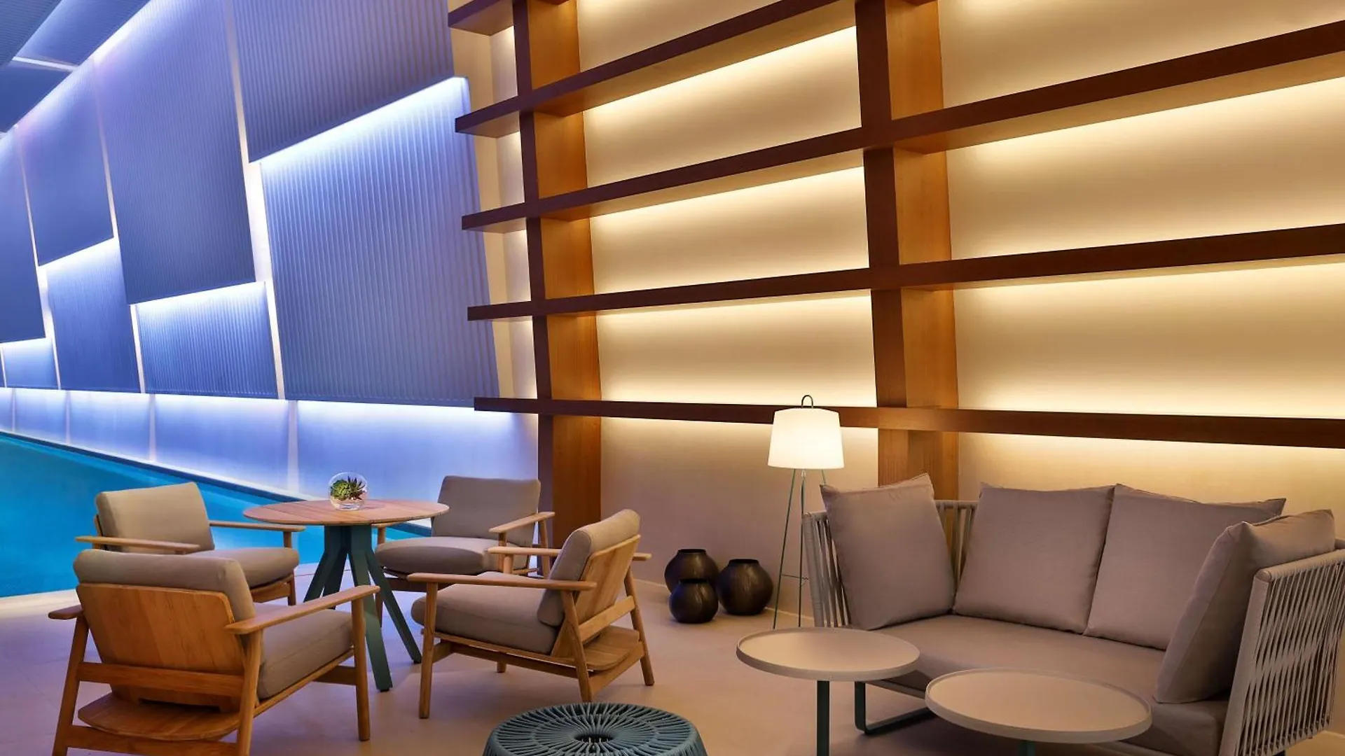 Doubletree By Hilton Sharjah Waterfront Hotel And Residences 4*,