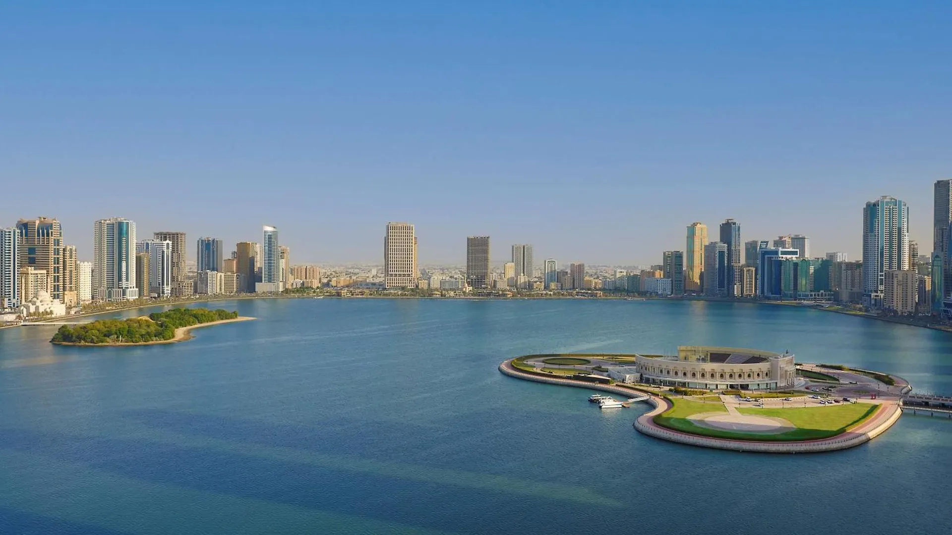 Doubletree By Hilton Sharjah Waterfront Hotel And Residences