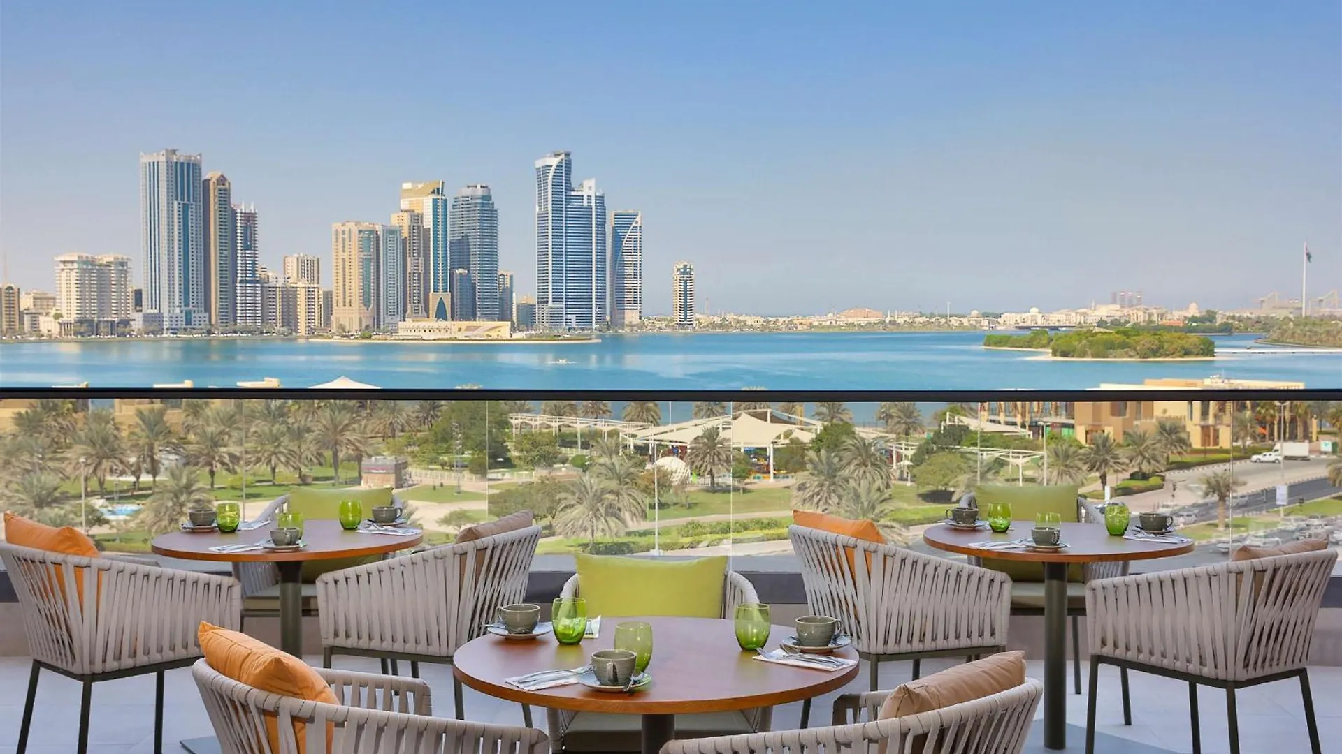 ****  Doubletree By Hilton Sharjah Waterfront Hotel And Residences Zjednoczone Emiraty Arabskie