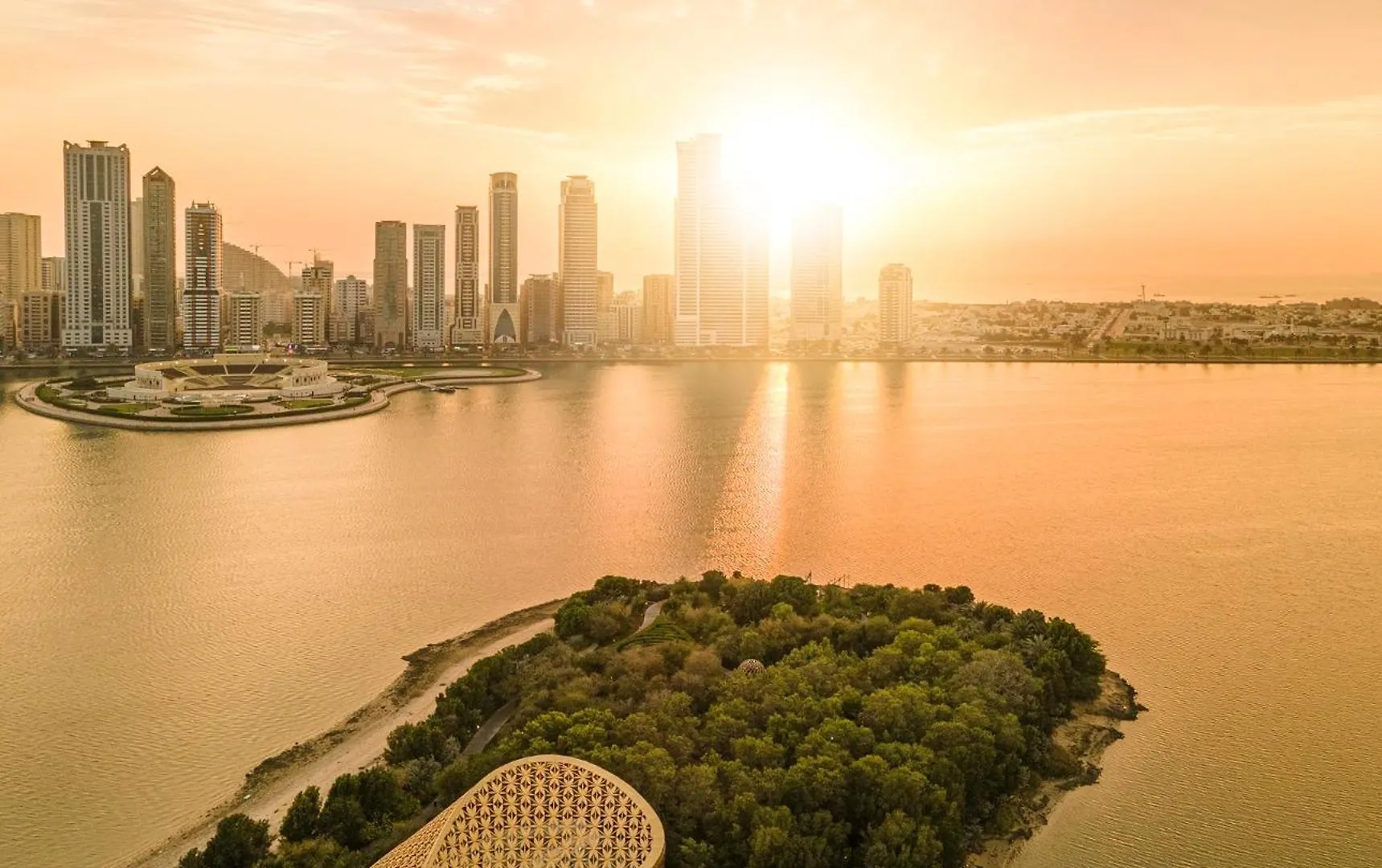 Doubletree By Hilton Sharjah Waterfront Hotel And Residences
